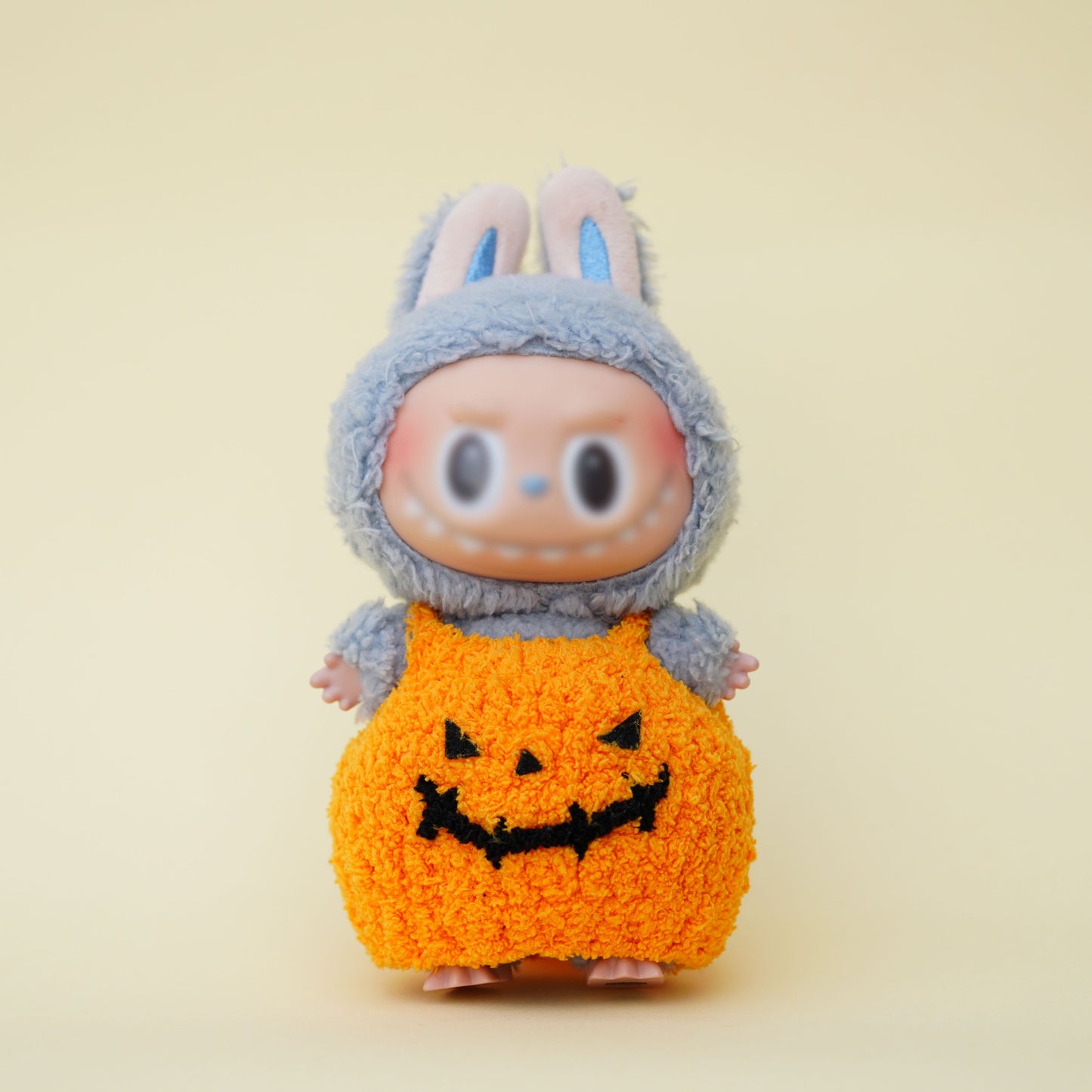 Halloween Pumpkin Witch Outfit for Labubu & 17cm Dolls – Cute Handmade Knit Costume with Hat & Bag