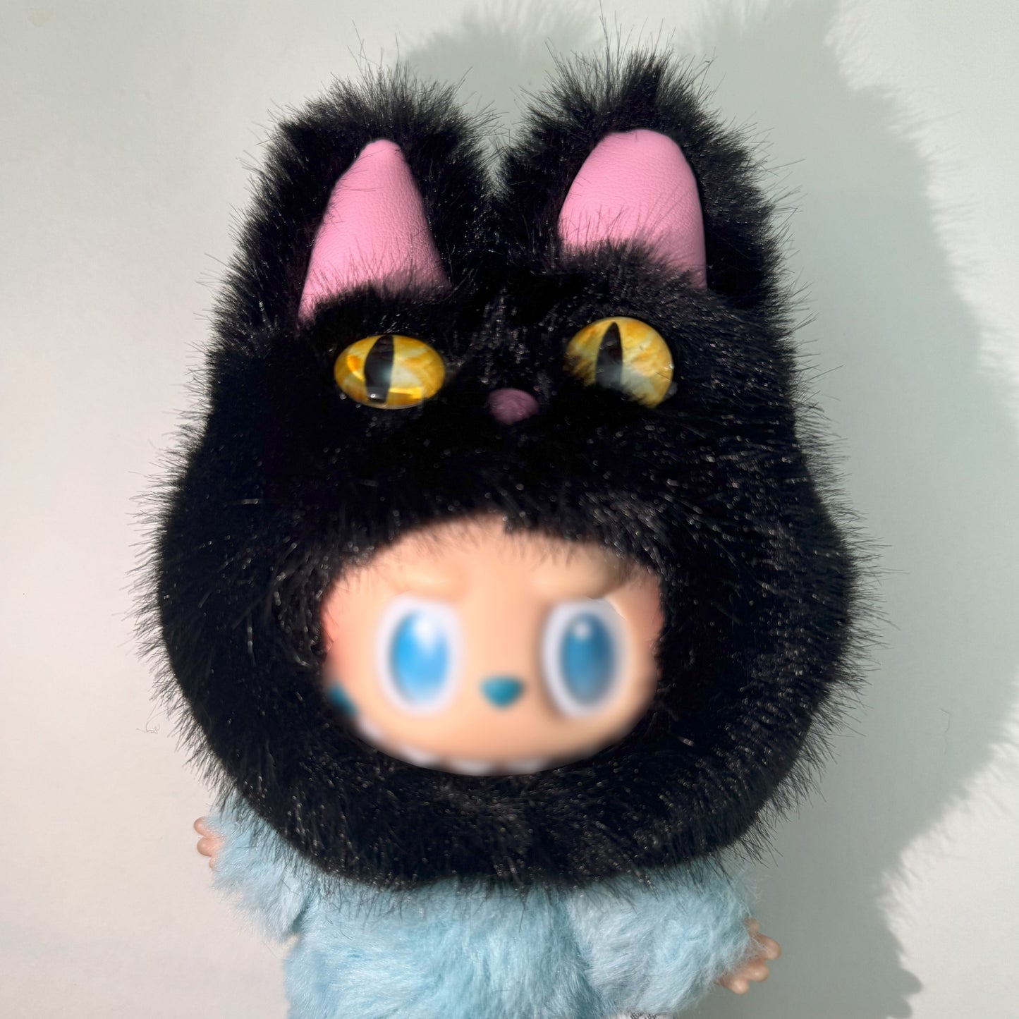 Black Cat Costume for 17cm Labubu – Shiny Fur Outfit with Pink Ears, Halloween Cosplay Doll Clothes (No Doll)